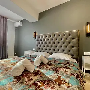 solnechnaya-quartira-v-centre-almaty.hotels-of-almaty.com/